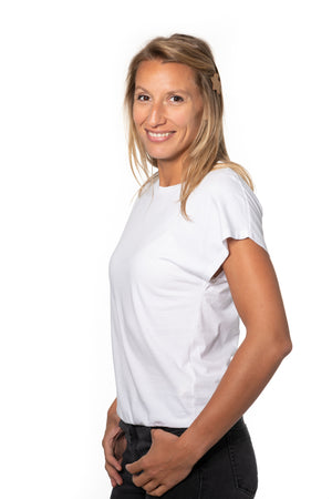 Tee shirt femme manche courte et volante forme droite, blousant et resserré en bas du corps coton bio GOTS, col rond blanc beige, blanc cassé, beige, écru, blanc pâle
