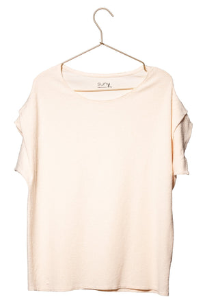 Tee shirt pour femme oversize col évasé dégagé manche courte tombante à pince en coton bio effet lin GOTS et eco responsable nude écru blanc cassé beige rose nude
