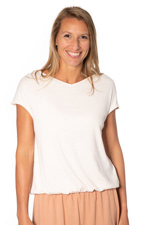 Tee shirt femme manche courte forme droite, blousant et resserré en bas de corps, matière douce en coton bio et GOTS ajourée col V rose poudre, rose pâle, blanc rosé, écru, rose clair