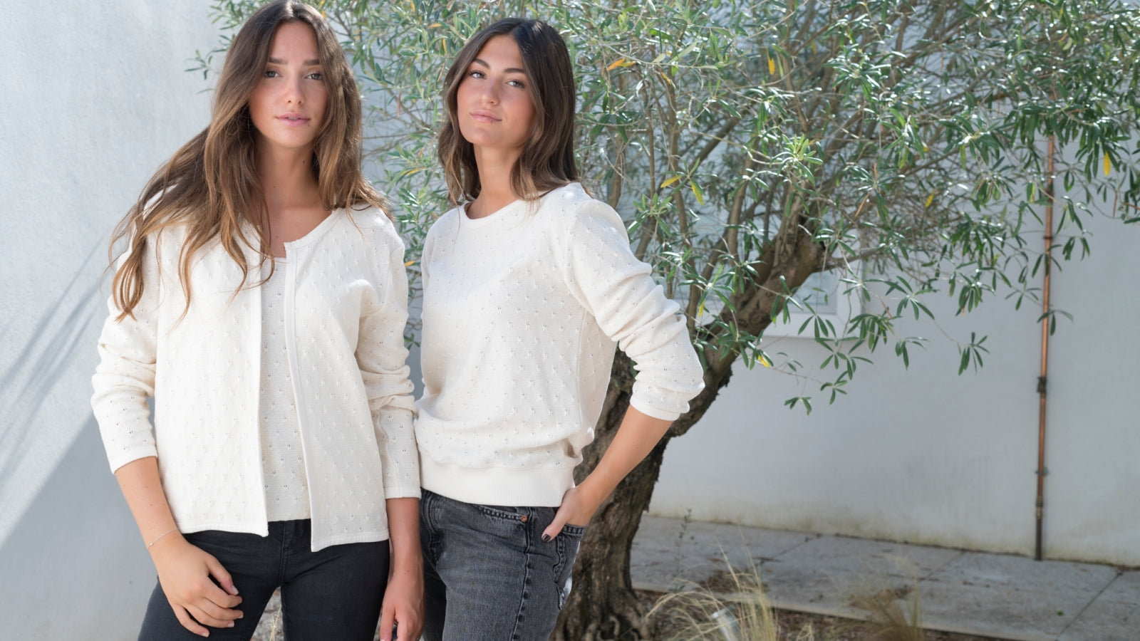 Gabrielle, Georgia, Gaya. Trois pièces en maille fantaisie, trois façons d’adopter un style à la fois chic et décontracté.