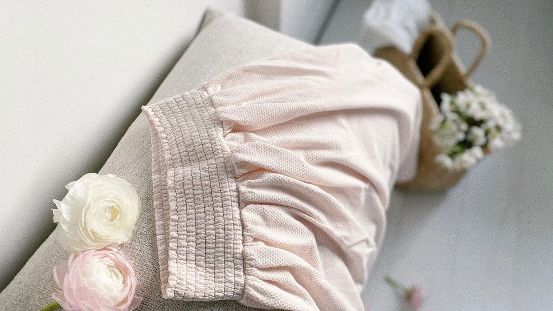 tee shirt, sweats et jupe en coton bio de couleur rose poudre 