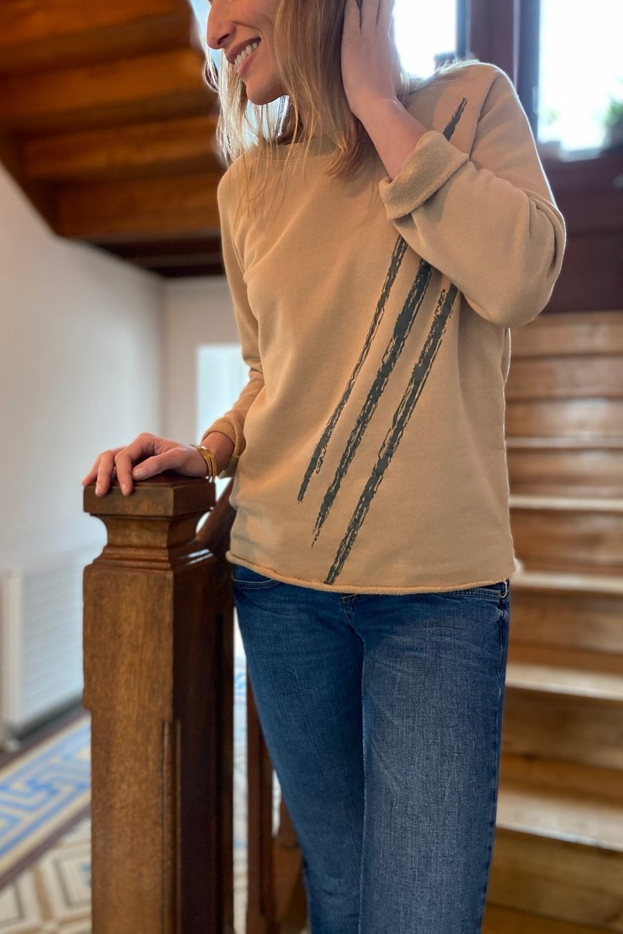 sweat femme col rond evase molleton bio forme droite beige print graphique easy suny