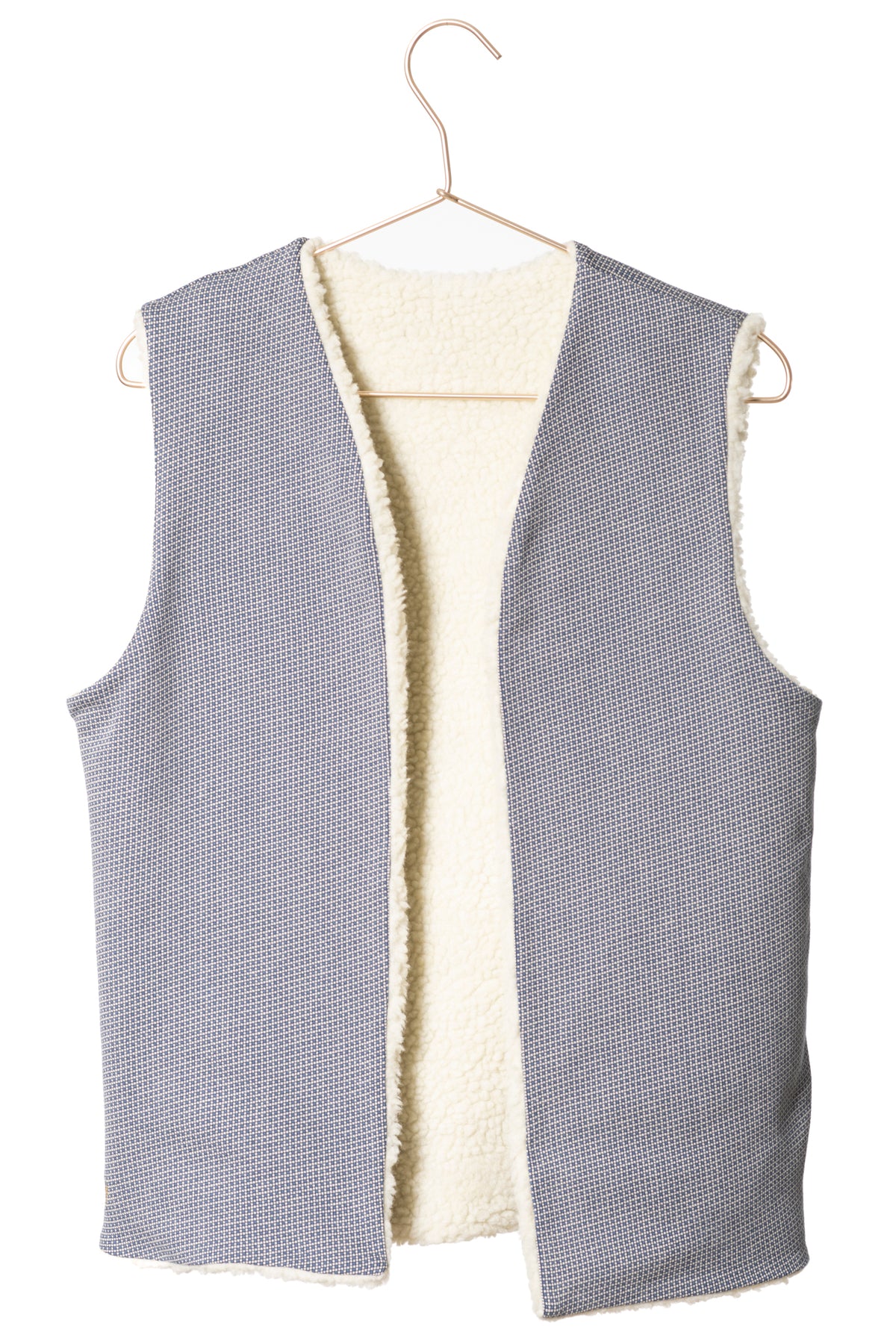 Gilet réversible sans manche en moumoute fausse fourrure veste de berger femme matière upcyclée moumoute écru caresse réversible jacquard bleu