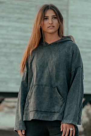 Sweat capuche femme coton bio certifié GOTS hoodie en molleton bio oversize vareuse noir vieilli, noir délavé, noir fade out, noir gris