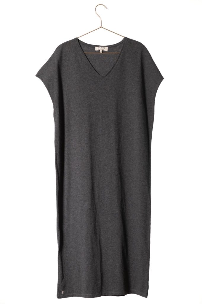 robe longue et fluide en coton upcyclé avec ceinture col V manche courte gris anthracite fendue sur le côté