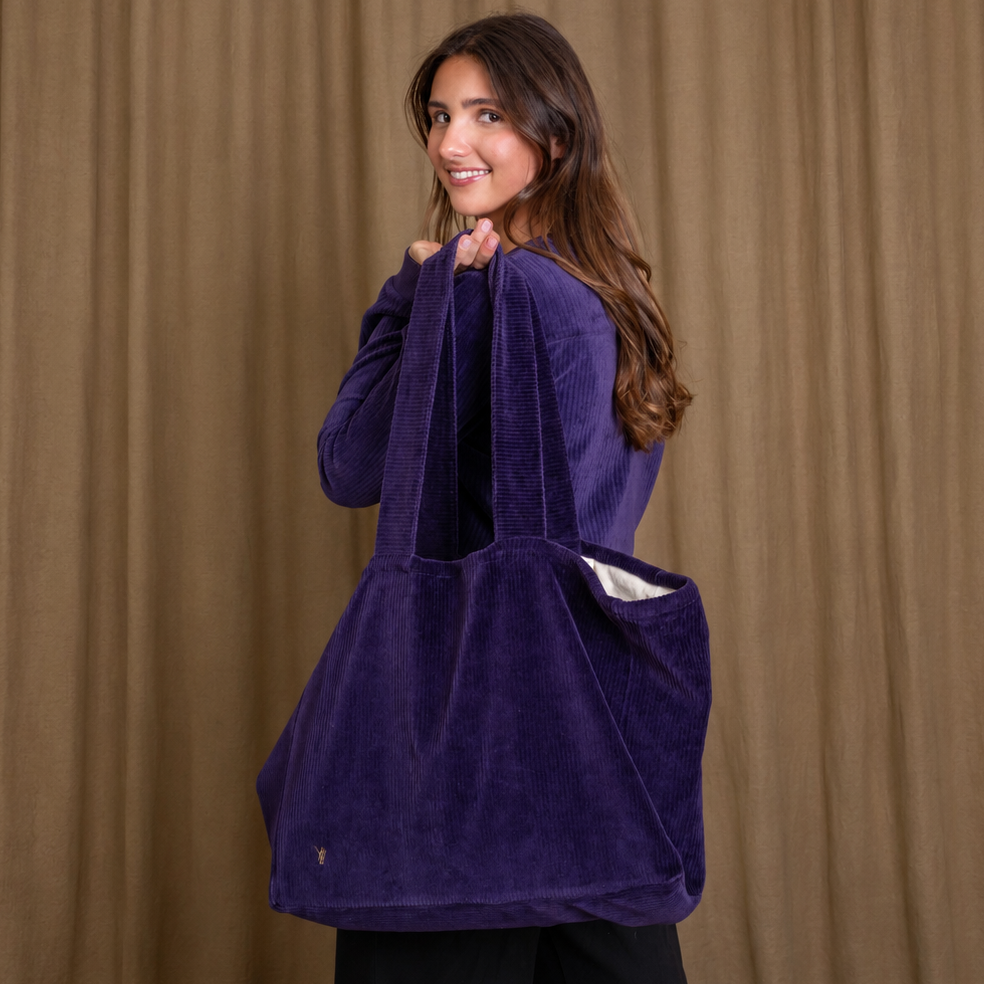 Accessoires hiver Suny avec bonnet, mitaines et mini écharpe en laine upcyclée ET SAC GAELE EN VELOURS VIOLET