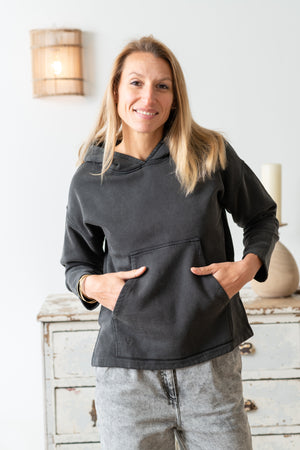 Sweat capuche femme coton bio certifié GOTS hoodie en molleton bio oversize vareuse noir vieilli, noir délavé, noir fade out, noir gris