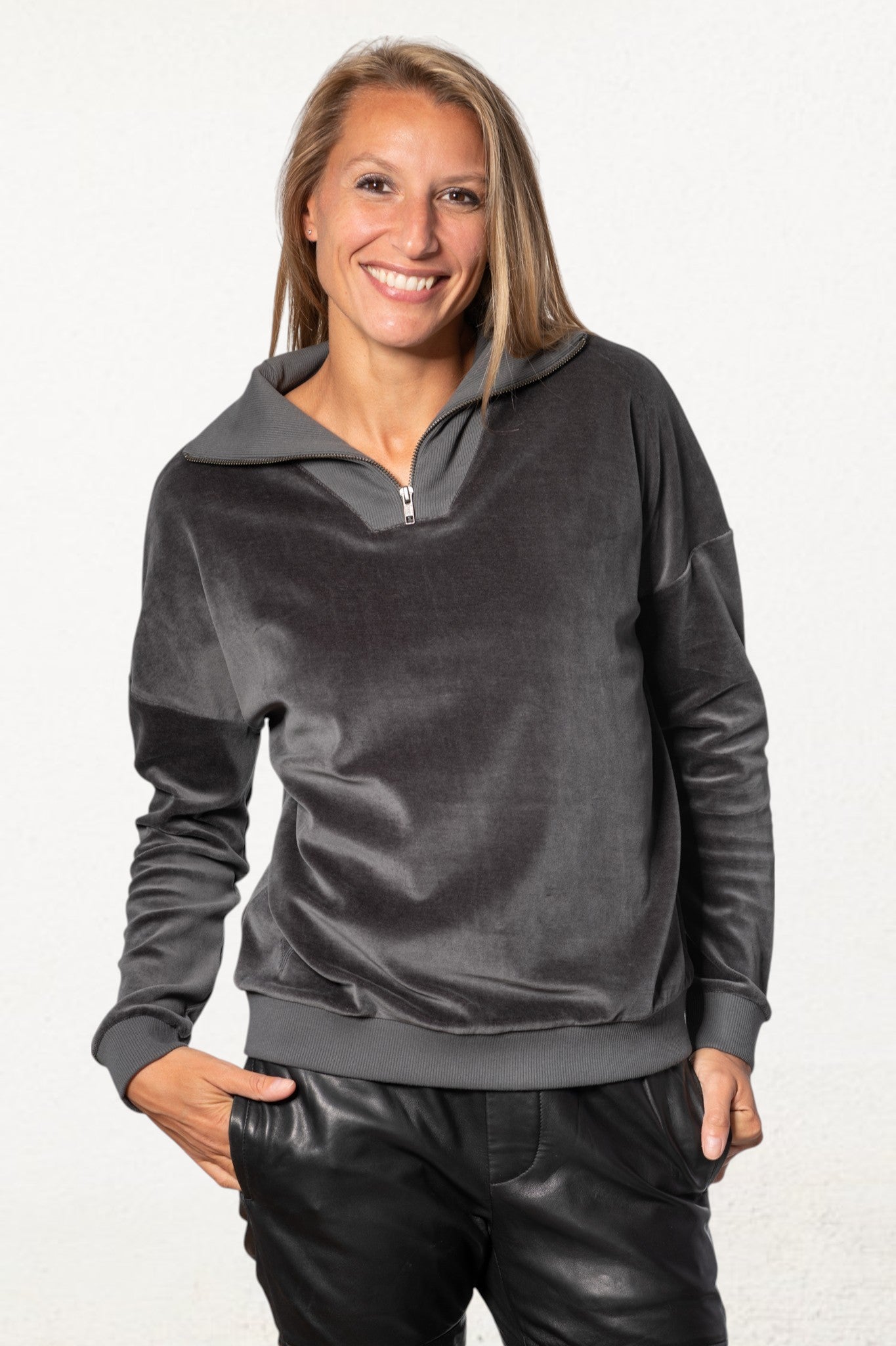 Suny pull camionneur col zippé montant femme velours lisse biologique GOTS anthracite gris foncé