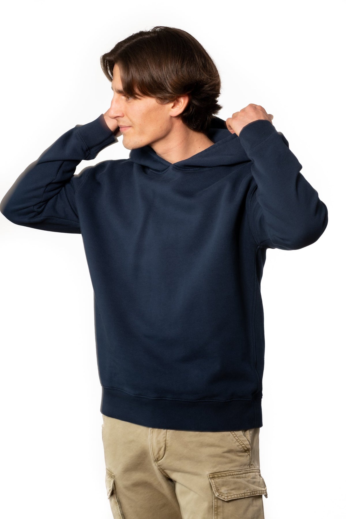 Sweat shirt basique homme coupe droite manche longue et bord-côte aux poignets et bas de corps capuche coton biologique certifié GOTS molleton bleu marine, bleu foncé 