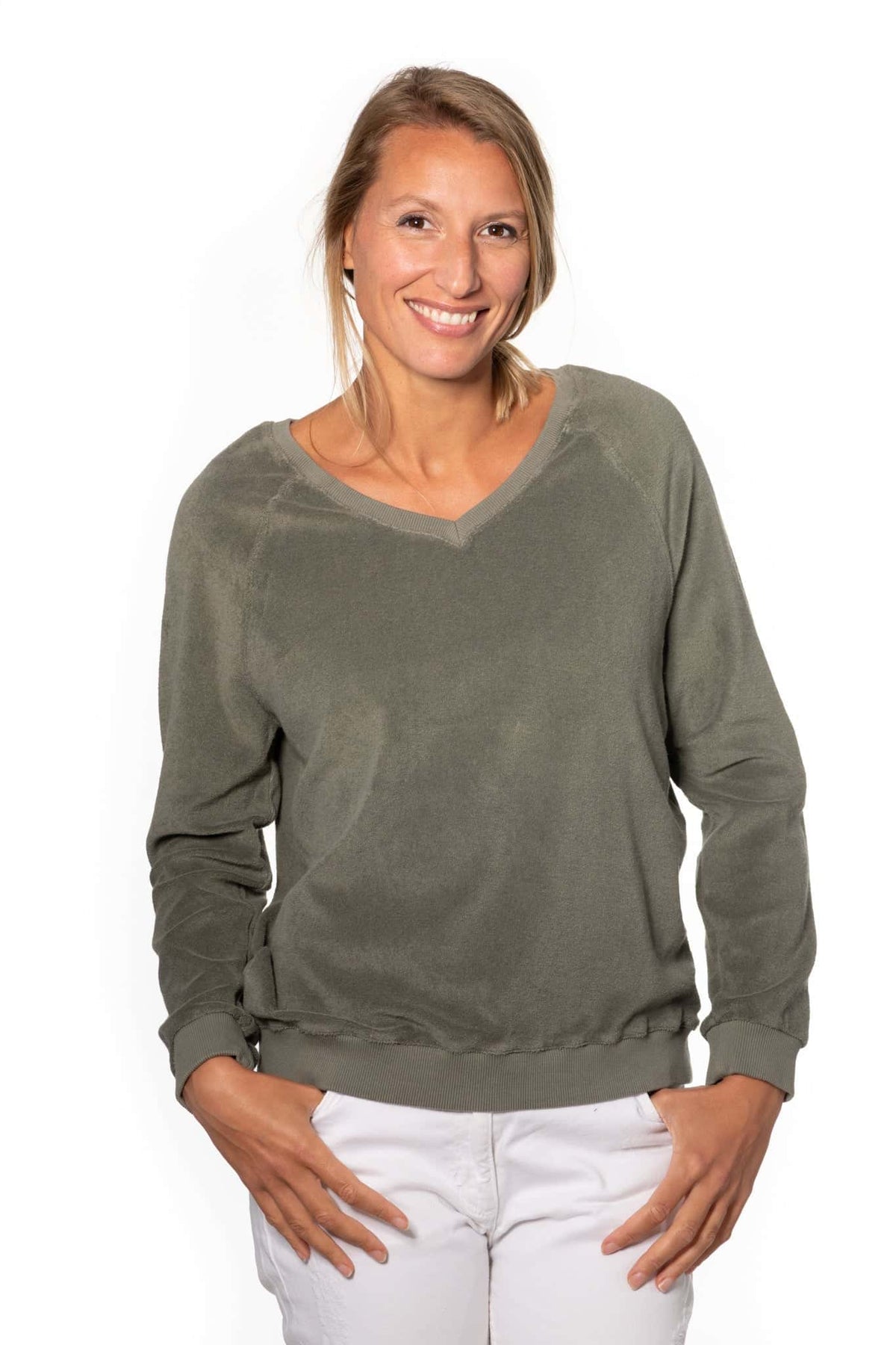 Sweat femme forme ajustée coton bio éco responsable et GOTS éponge bouclette col V gris kaki, gris, kaki, vert doux, gris vert 