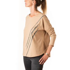 T shirt femme col rond evase manche longue coton bio souple forme oversize beige print graphique suny