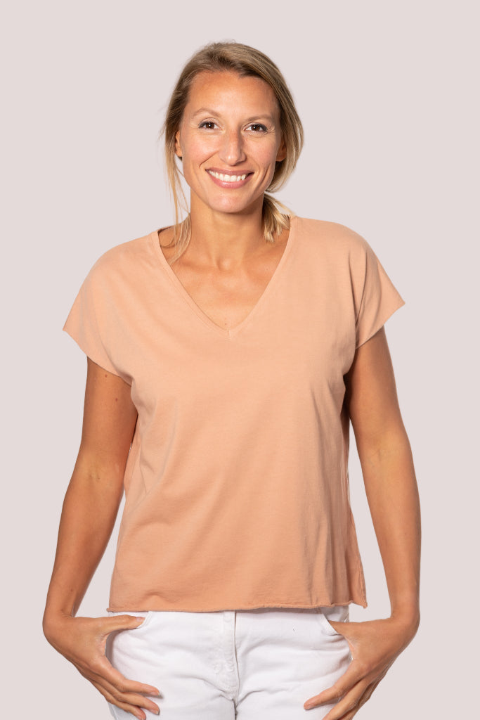 Tee shirt femme manche courte rock court et ample en coton bio GOTS éco responsable sans couture oversize col v rose des sables, rose doux, rose corail, rose brun, rose orange, vieux rose, rose ancien, rose beige, rose caramel