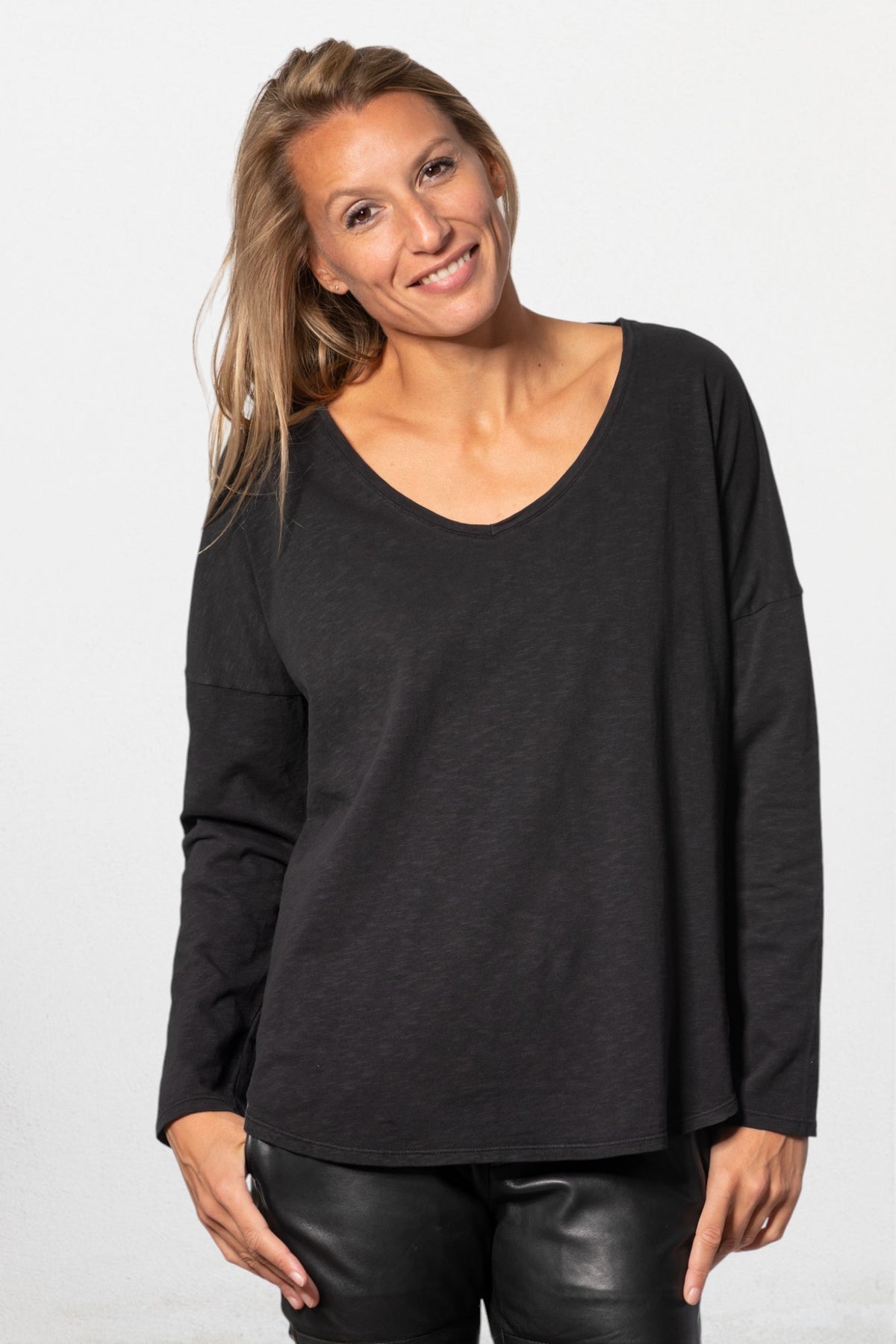 tee shirt 100% biologique  manche longue femme col v coton noir Extra suny V doux