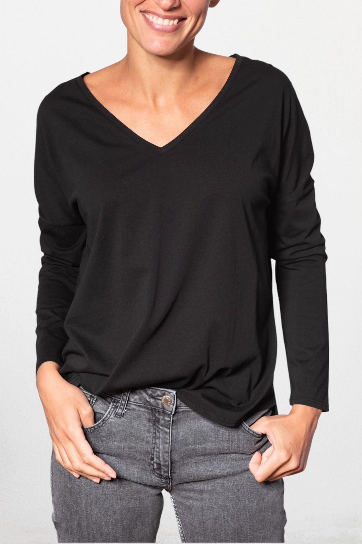 T shirt femme col V manche longue coton bio souple forme oversize noir