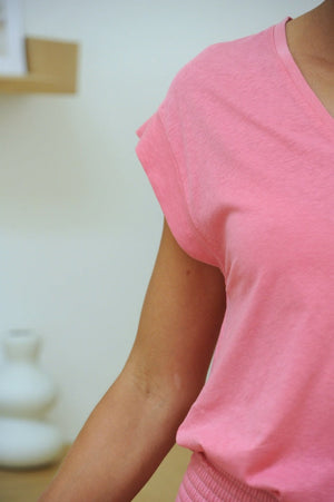 T-shirt suny basique femme col V coton et lin biologique coupe droite fabrication ecoresponsable rose rouge framboise