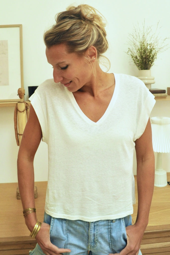 T-shirt basique femme col V coton et lin biologique coupe droite fabrication ecoresponsable blanc cassé