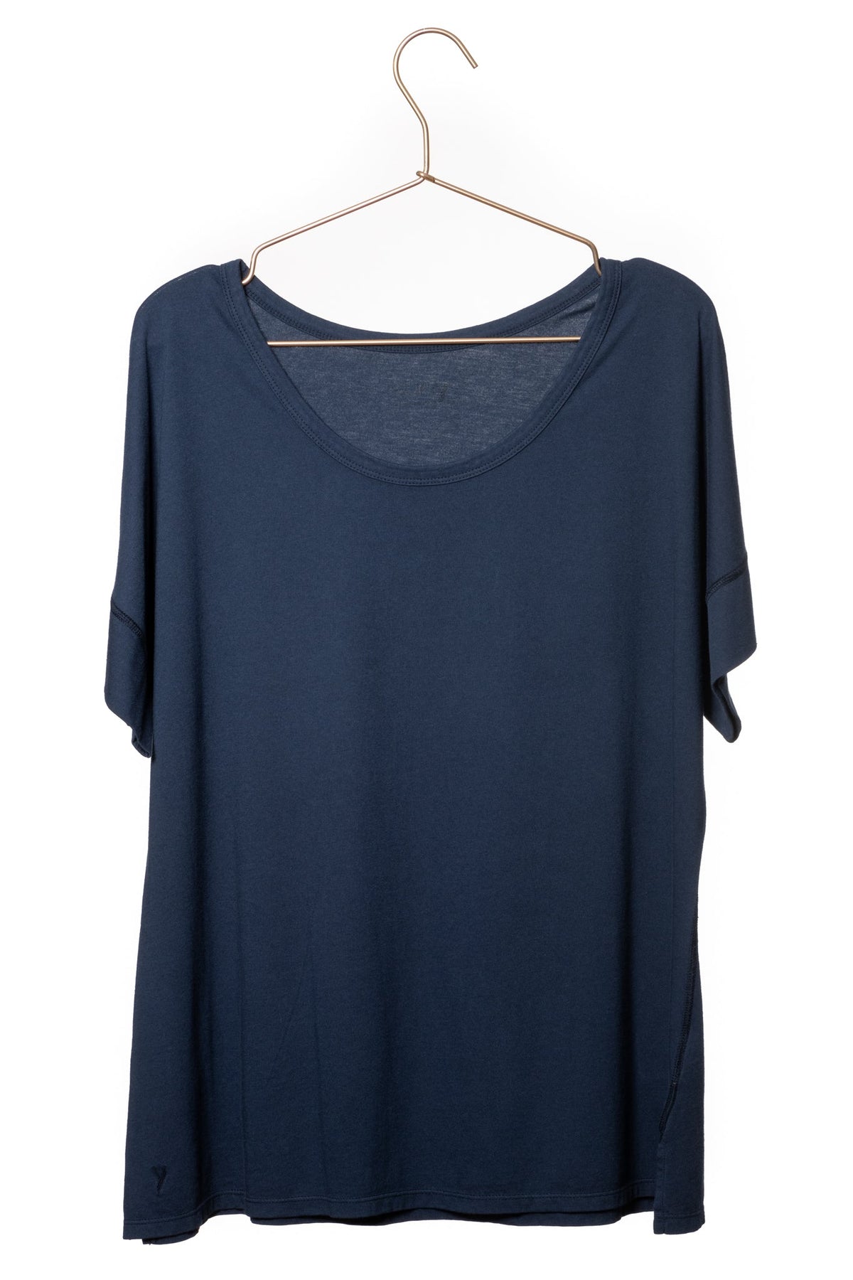 Tee shirt femme manche courte au coude ample et oversize, fente en bas de corps en coton bio GOTS, col arrondi et évasé bleu marine, bleu foncé
