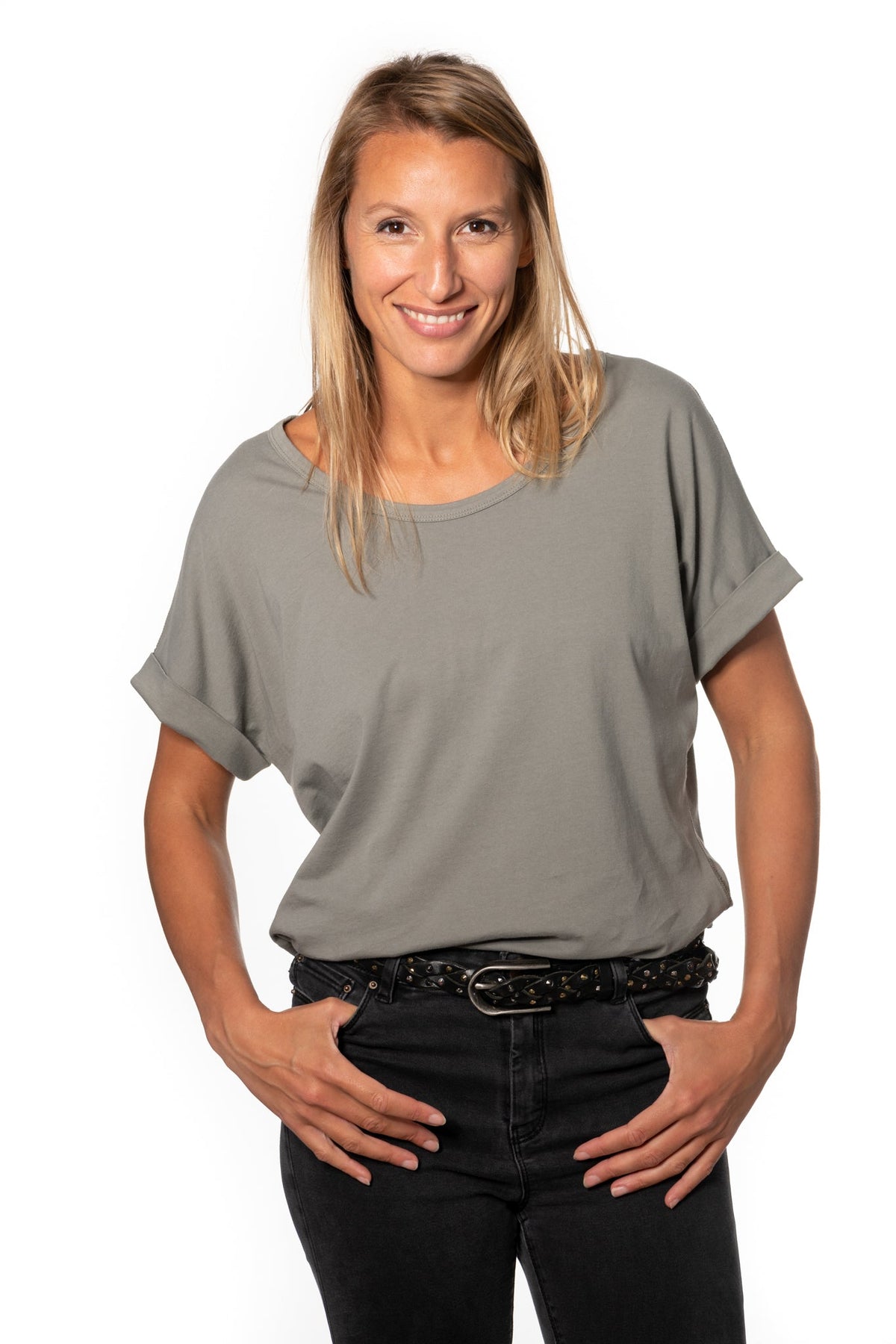 Tee shirt femme manche courte au coude ample et oversize, fente en bas de corps en coton bio GOTS, col arrondi et évasé gris kaki, gris, kaki, vert doux, gris vert 