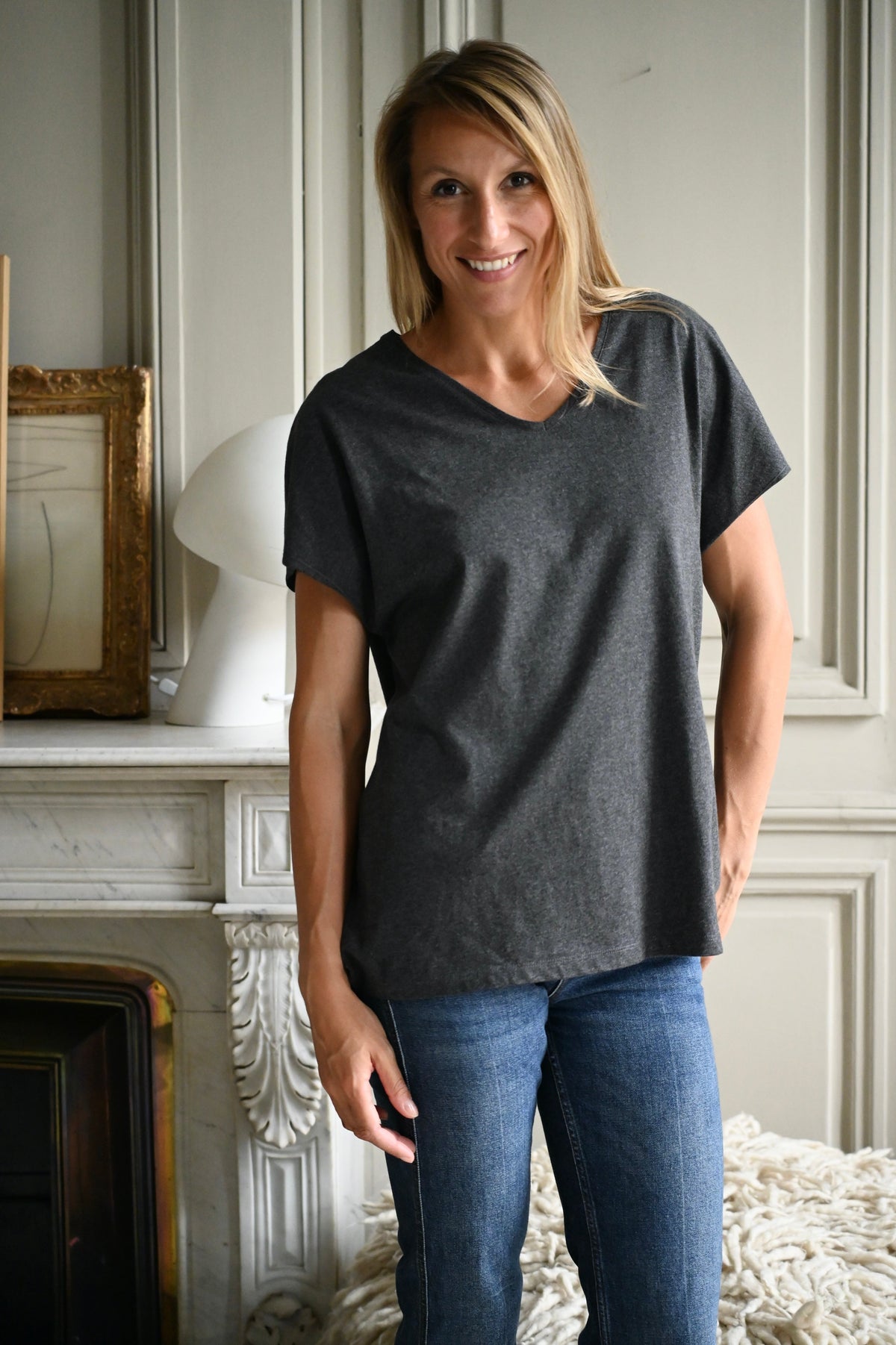 Tee shirt femme manche courte forme oversize coton upcyclé col V gris anthracite chiné