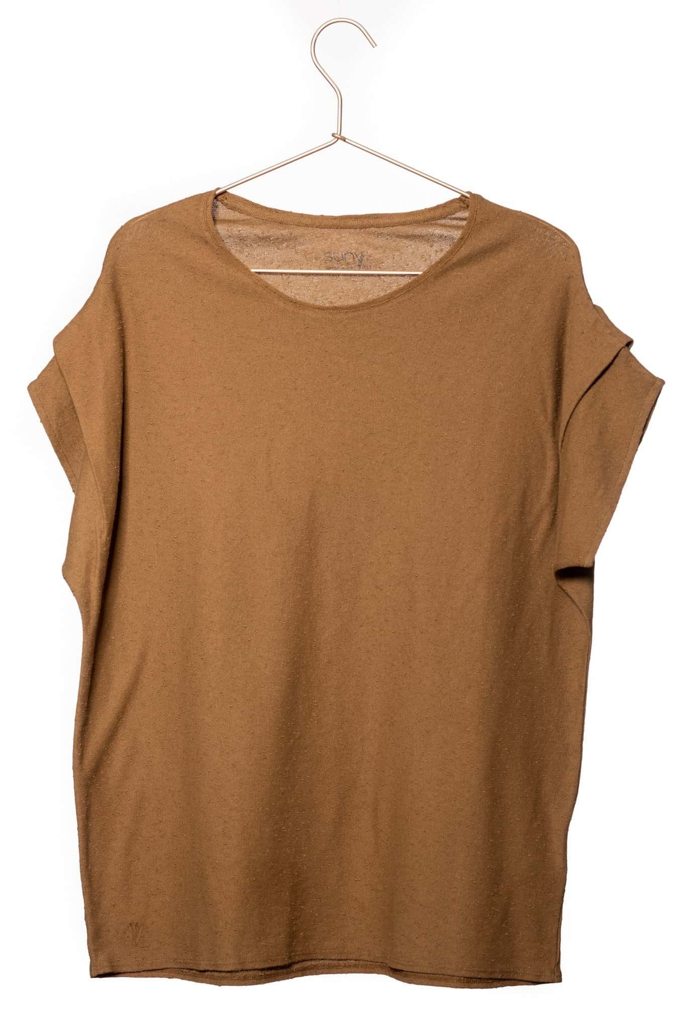 Tee shirt pour femme oversize col évasé dégagé manche courte tombante à pince en coton bio effet lin GOTS et eco responsable tabac brun bronze