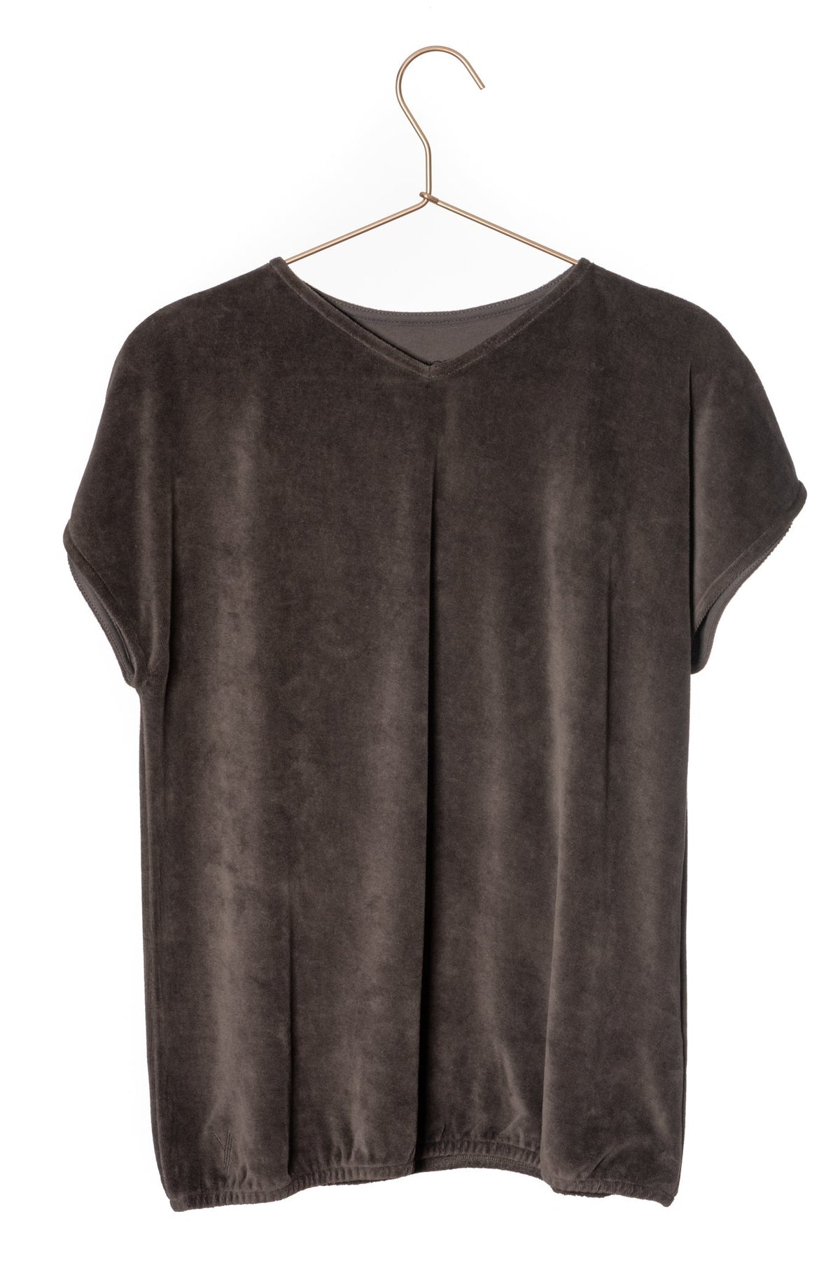 Tee shirt femme à manche courte forme ajustée droite et resserrée en bas de corps, col V Suny en velours bio GOTS et eco responsable gris charbon anthracite