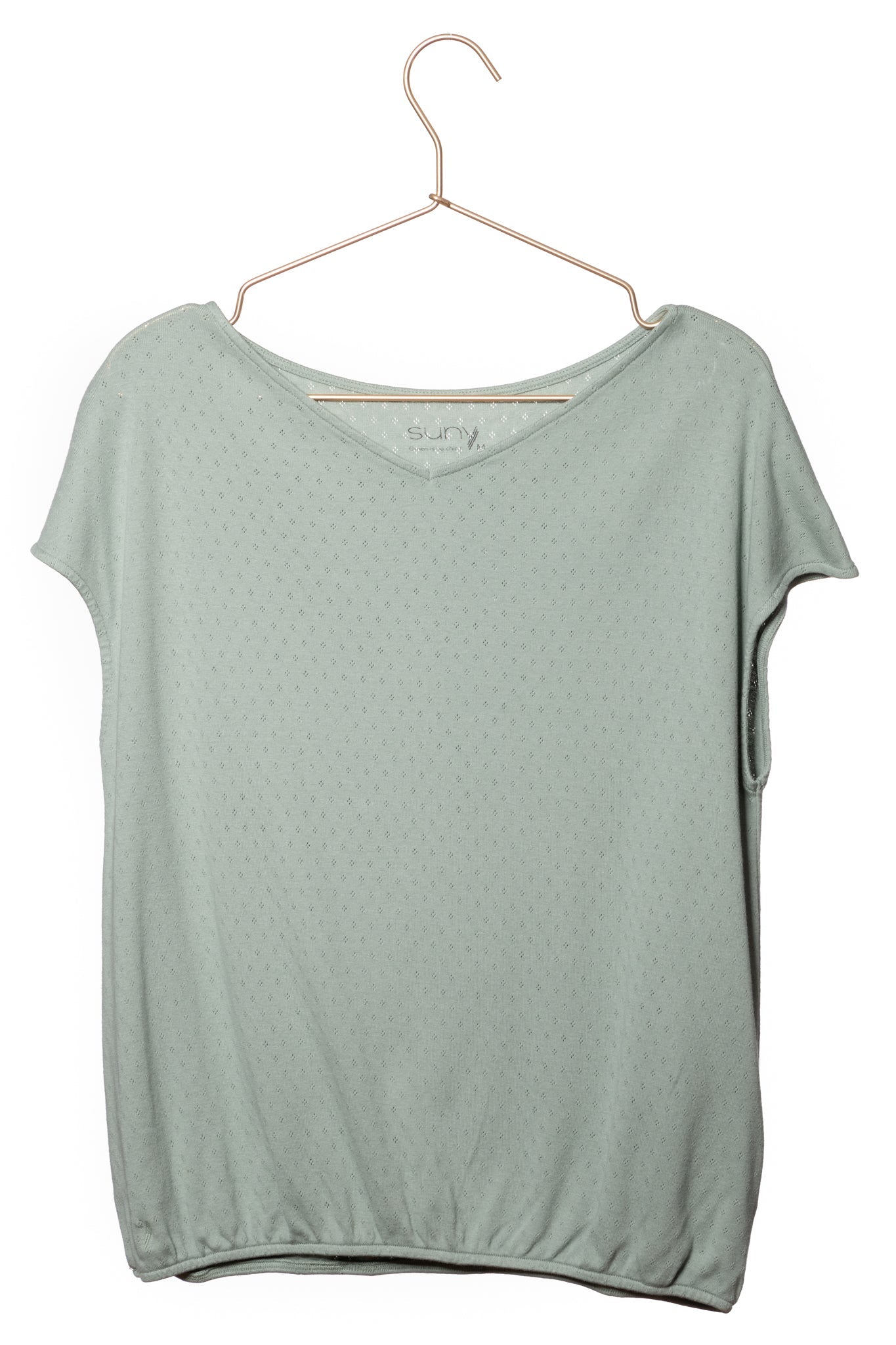 Tee shirt femme manche courte forme droite, blousant et resserré en bas de corps, matière douce en coton bio et GOTS ajourée col V vert sauge, vert gris, vert clair, vert doux