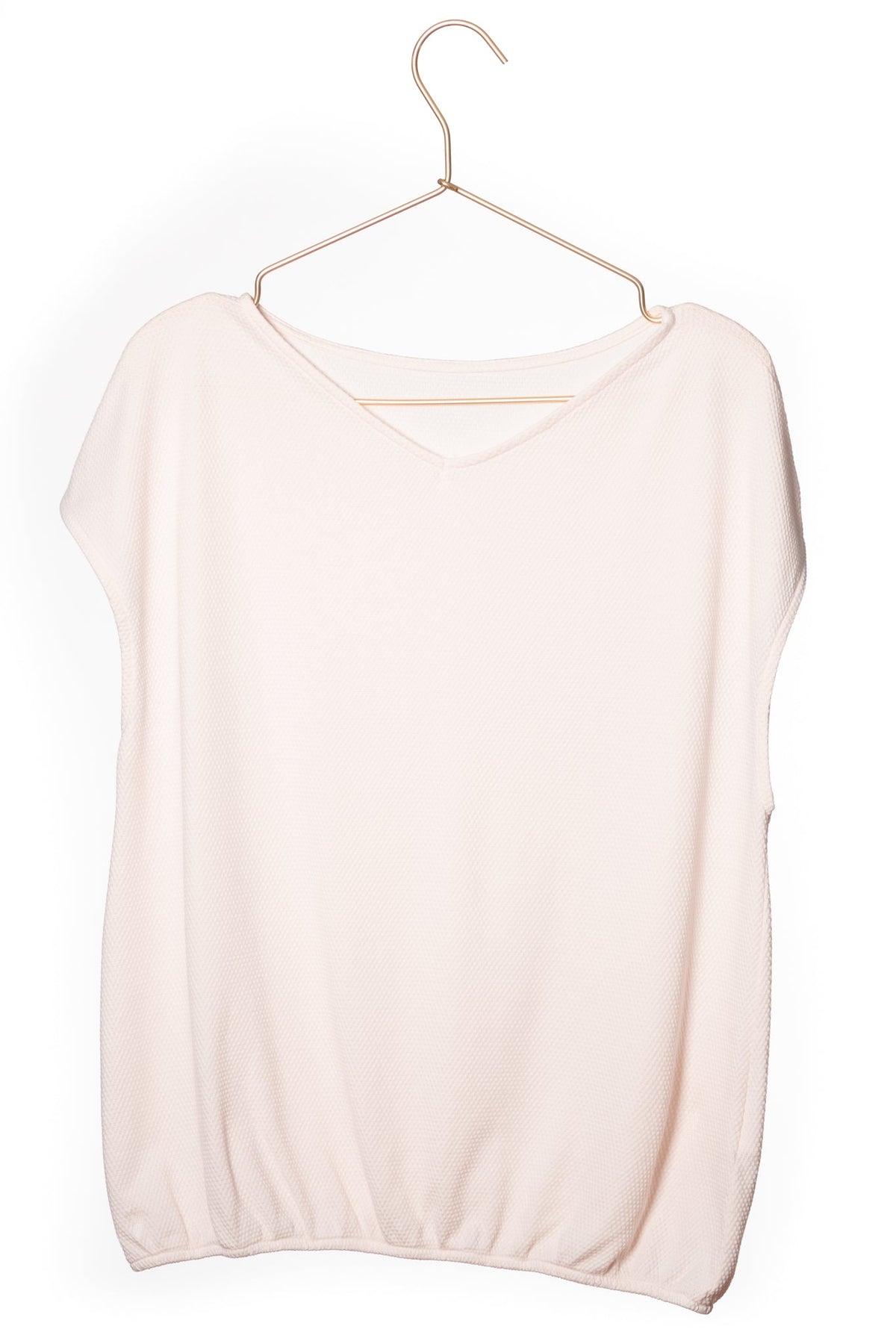 Tee shirt femme manche courte forme droite blousant et resserré en bas de corps en coton bio GOTS matière plumetis col V rose poudre, rose pâle, blanc rosé, écru, rose clair