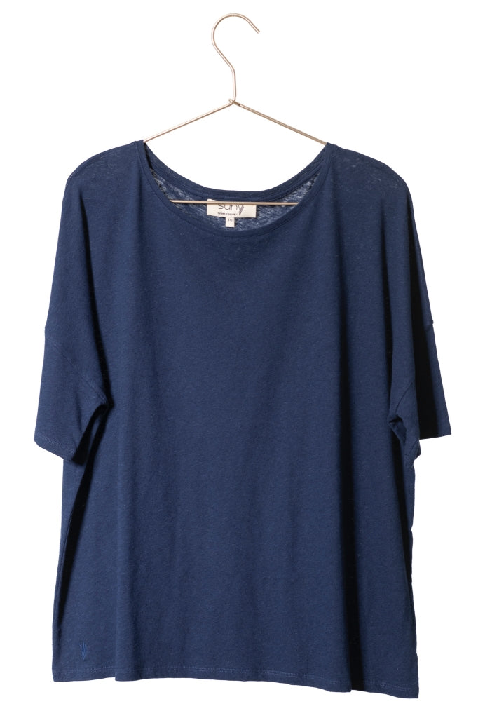Tee shirt femme manche tombante au coude ample et oversize, en lin et coton upcyclé, col arrondi et évasé bleu bleu foncé bleu de prusse