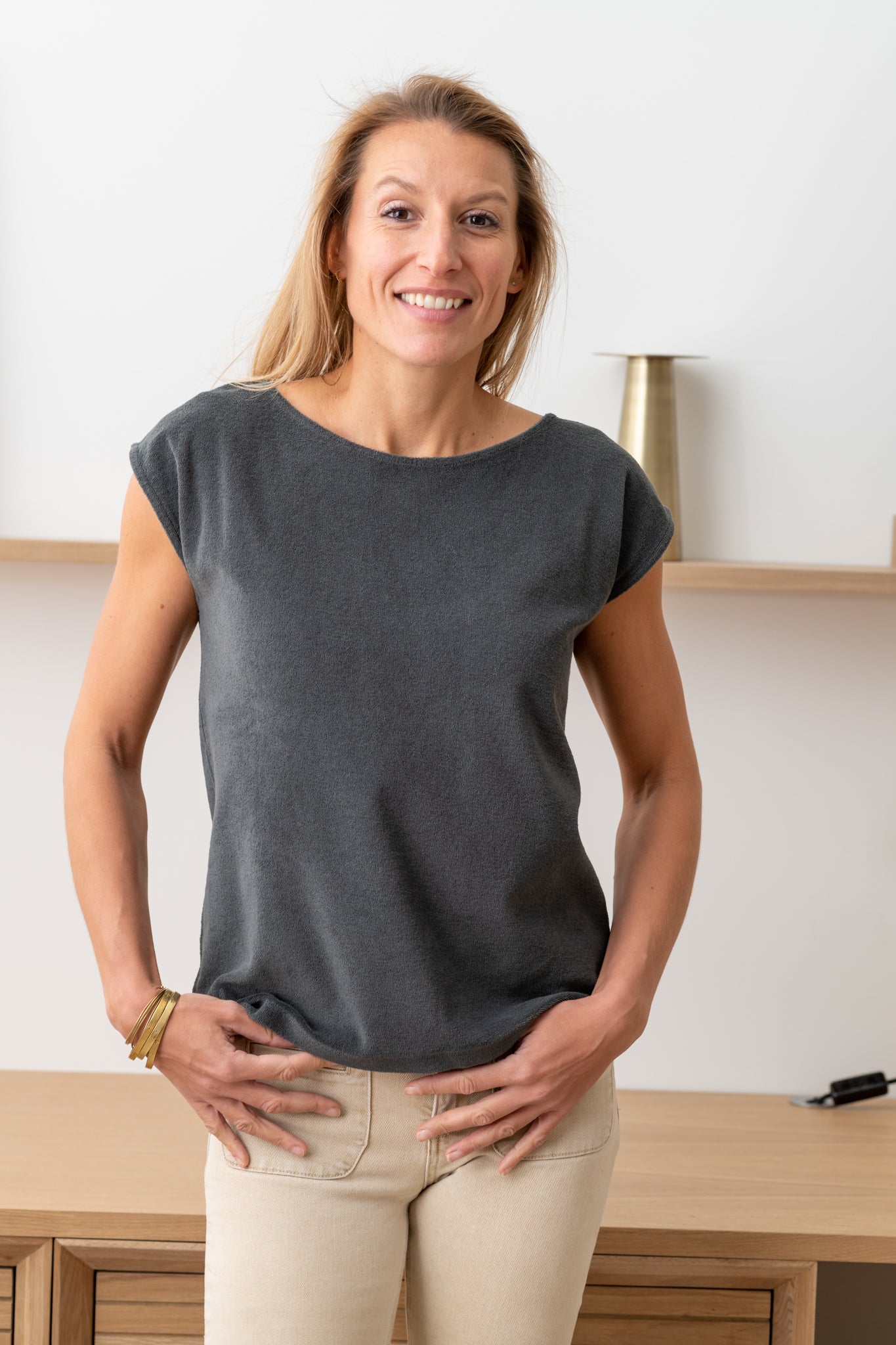 T shirt femme éponge bouclette manche courte coupe droite uni coton bio GOTS eco responsable col rond évasé gris anthracite