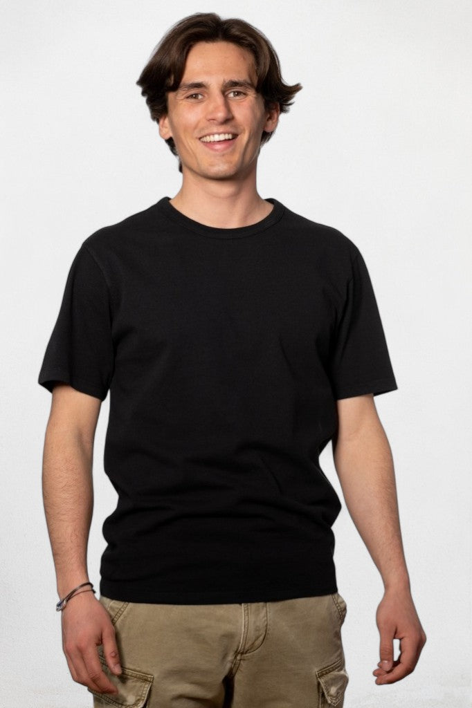 Tee-shirt basique homme manche courte coupe droite, col rond avec double surpiqûre à l’encolure, coton lourd biologique certifié GOTS molleton noir charbon