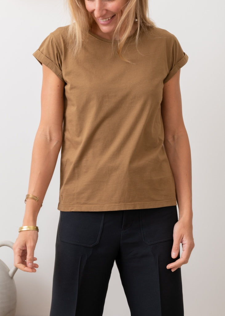 Tee shirt femme manche courte à revers forme droite ajustée col rond encolure ronde super Suny tabac brun bronze en coton jersey bio GOTS et eco responsable
