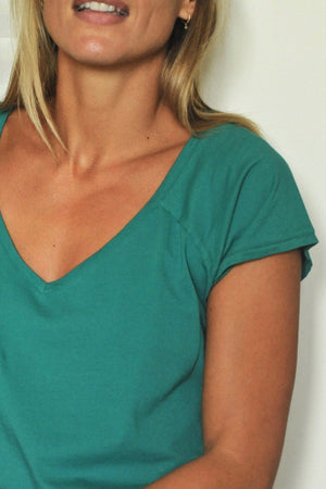 Tee shirt femme manche raglante courte, en coton bio GOTS éco responsable col V vert émeraude, vert intense, vert lumineux, vert canard, vert bleu, vert vif, vert profond