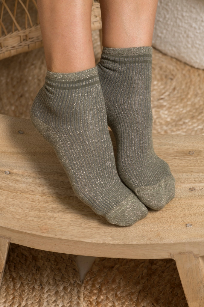 Chaussettes basses Ginette à paillettes, en coton gris kaki, fabriquée en France,  hauteur 10,5 cm.
