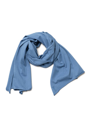 Chèche femme Iseult paradis bleu Suny en jersey de coton bio GOTS, dimensions 173x47 cm