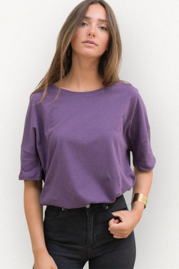 Tee shirt femme manche tombante au coude ample et oversize, en lin et coton upcyclé, col arrondi et évasé violet mauve