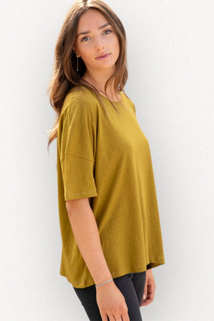 Tee shirt femme manche tombante au coude ample et oversize, en lin et coton upcyclé, col arrondi et évasé vert bronze havane bronze