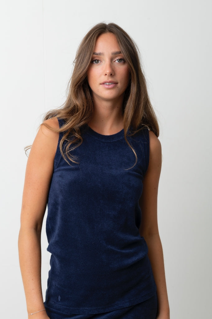 Débardeur femme Gisèle marine foncé, col rond ajusté, basique chic en coton bio GOTS