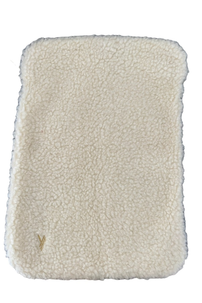 Housse d'ordinateur DENISE en moumoute upcyclé