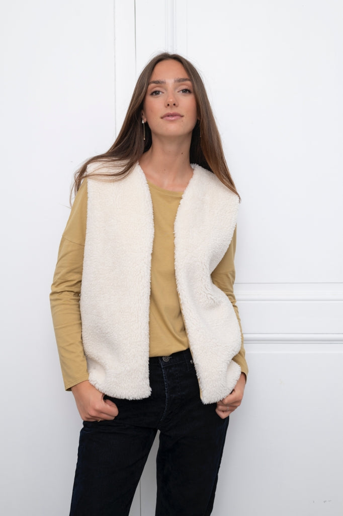 Gilet éco-responsable femme en velours et fausse fourrure écrue – modèle Dakota