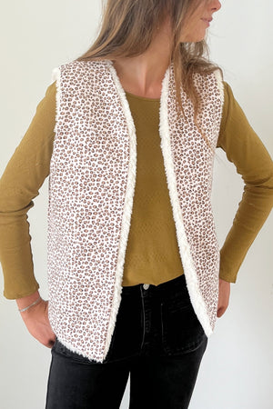  Gilet réversible sans manche en moumoute fausse fourrure veste de berger femme matière upcyclée écru caresse réversible éponge bouclette léopard rose poudre