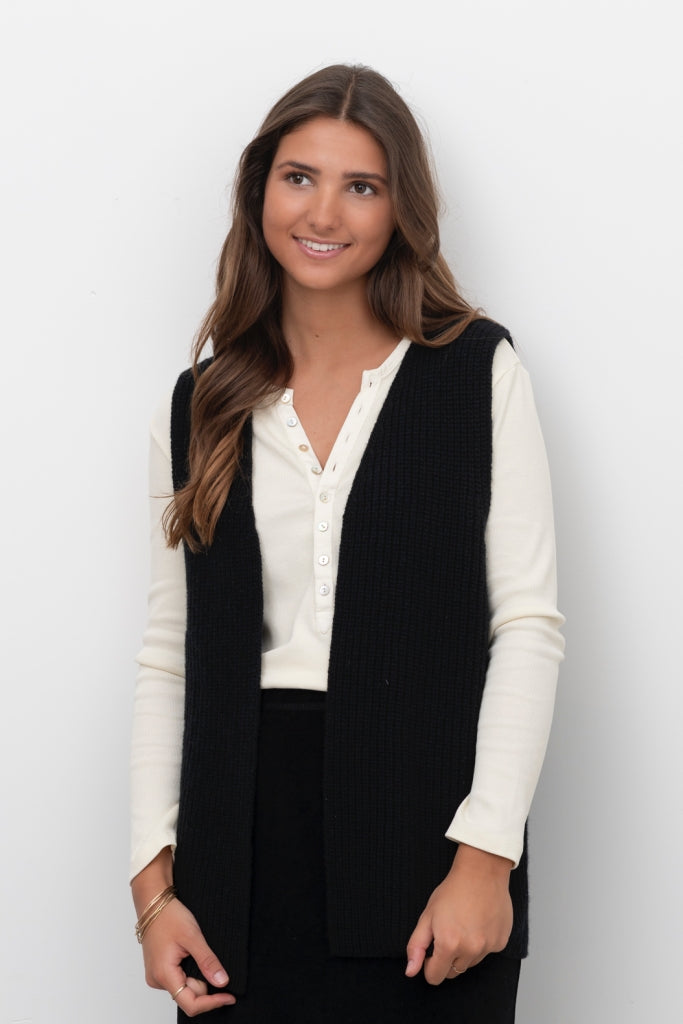 Gilet HEIDI noir noir – en laine upcyclée, style bohème chic et écoresponsable