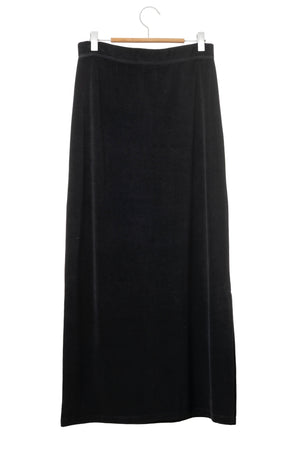 jupe GILDA noire en velours bio certifié GOTS – fente côté et coupe droite avec le blouson en velours bio suny