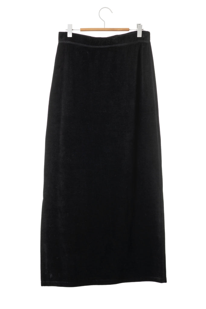 jupe GILDA noire en velours bio certifié GOTS – fente côté et coupe droite avec le blouson en velours bio suny