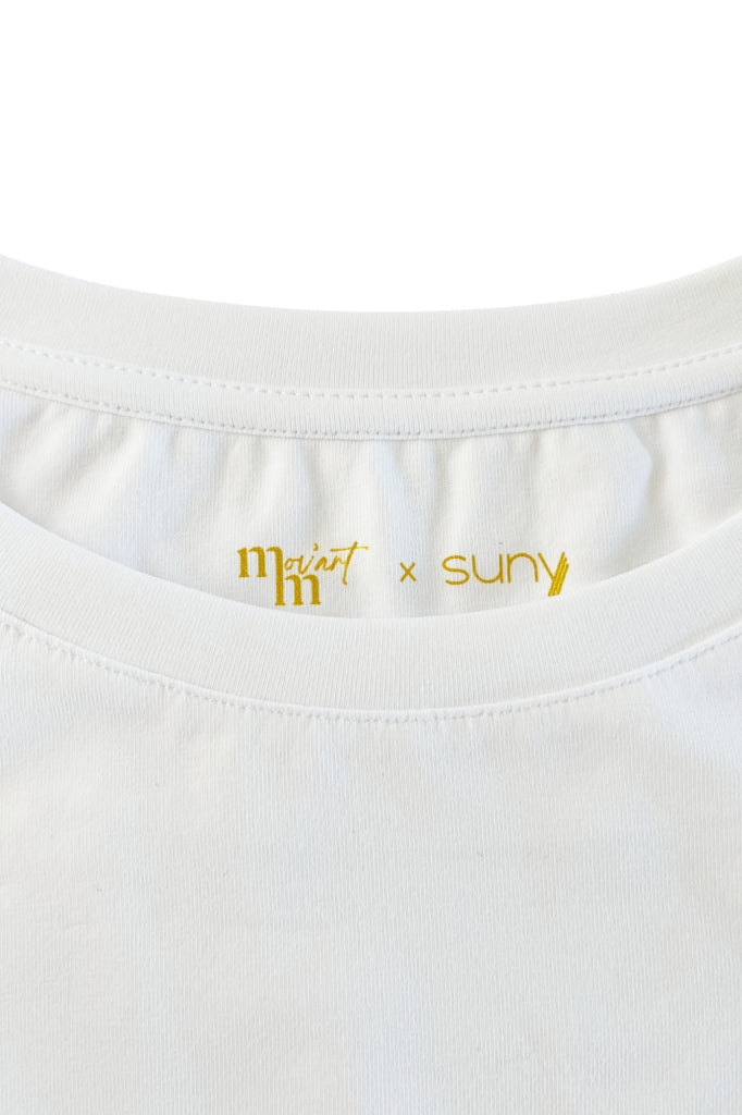 Détail étiquette intérieure Marina Moove x Suny sur tee-shirt bio