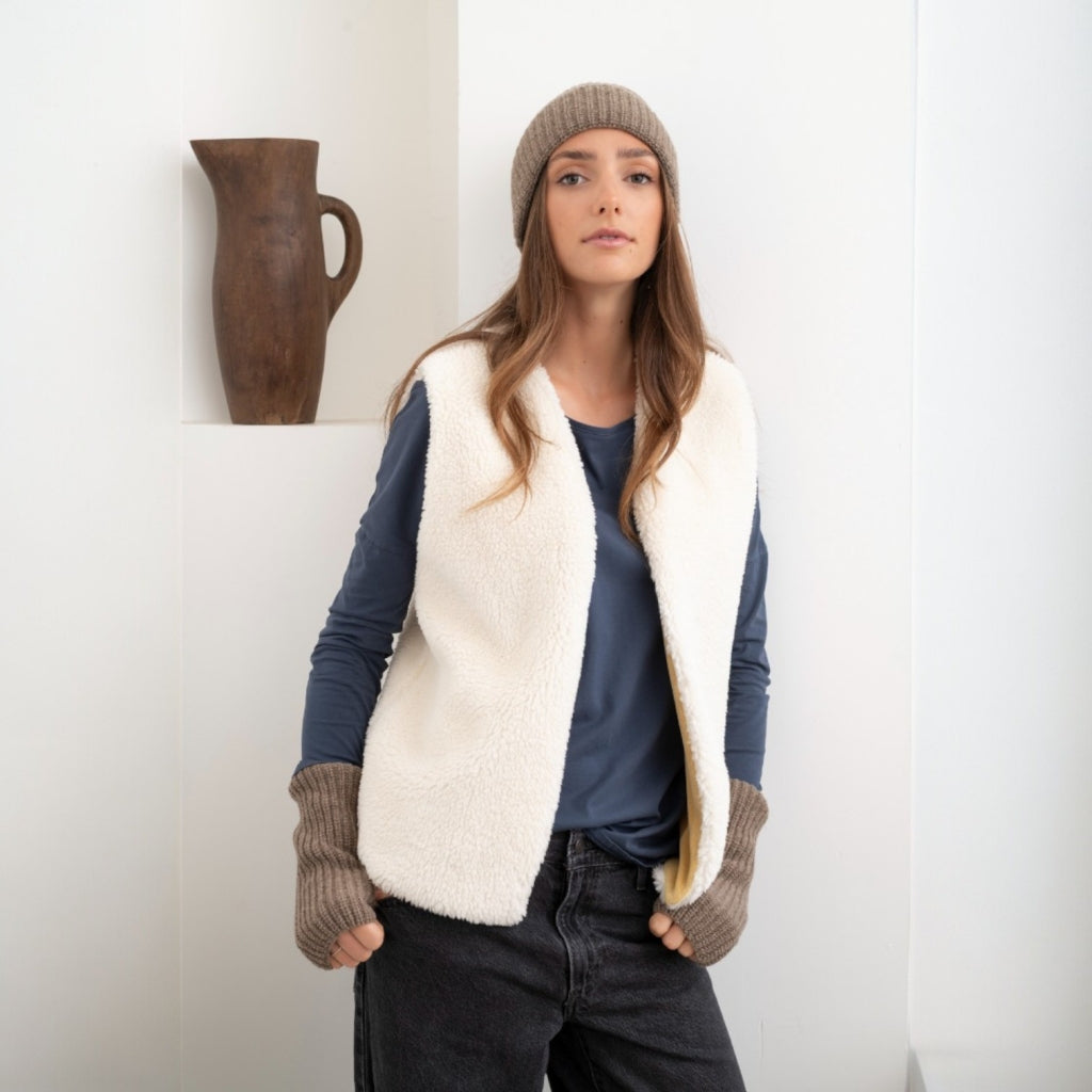 gilet moumoute ecru et bonnet en laine upcyclée