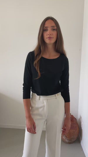 Tee-shirt noir col danseuse manches 3/4 coupe ajustée – style intemporel et élégant