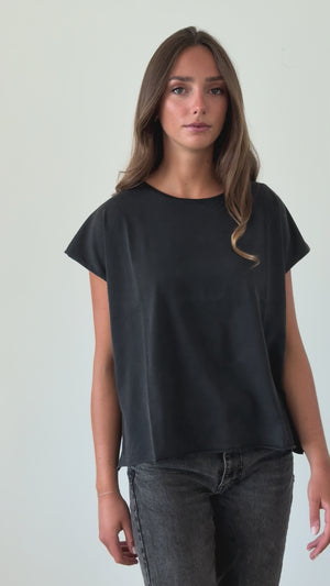 Tee shirt femme manche courte rock court et ample en coton bio GOTS éco responsable sans couture oversize col rond noir vieilli, noir délavé, noir fade out, noir gris