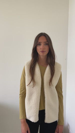 Gilet éco-responsable femme en velours et fausse fourrure écrue – modèle Dakota