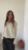 vidéo Tee-shirt manches longues Extra Suny en coton bio couleur Beurre frais porté en look décontracté