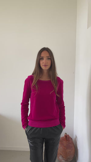 Pull Georgia en velours bio rose fuchsia – col danseuse, coupe féminine et confortable